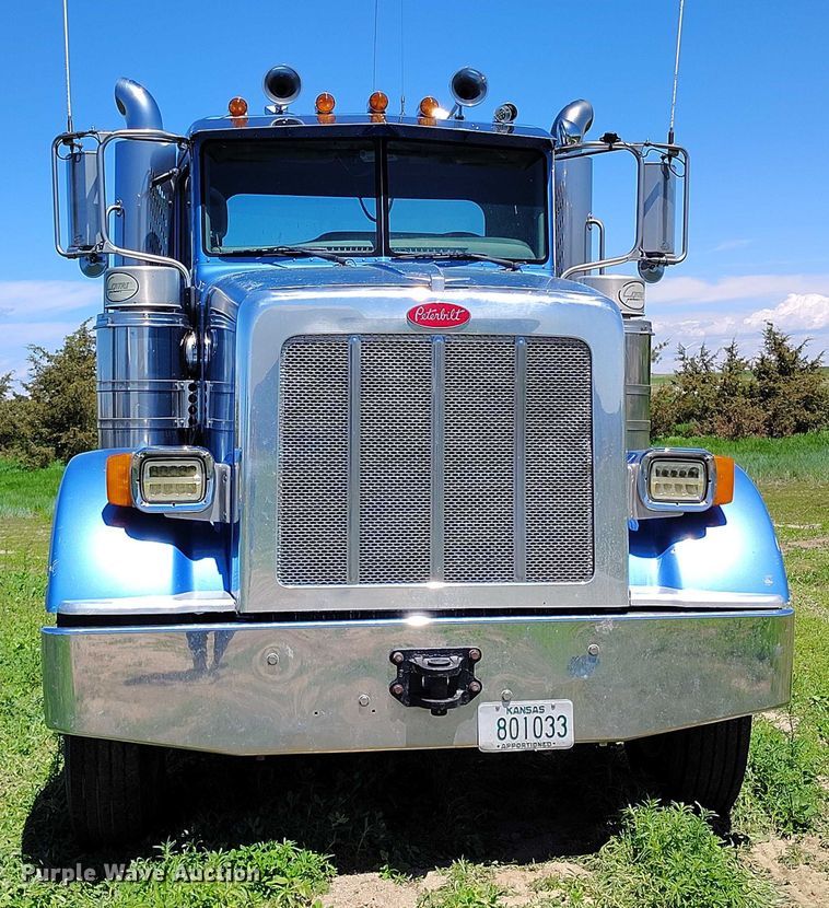 image for item DP4958 2010 Peterbilt  367 semi truck