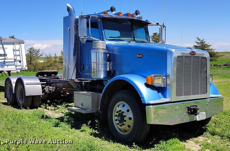 image for item DP4958 2010 Peterbilt  367 semi truck