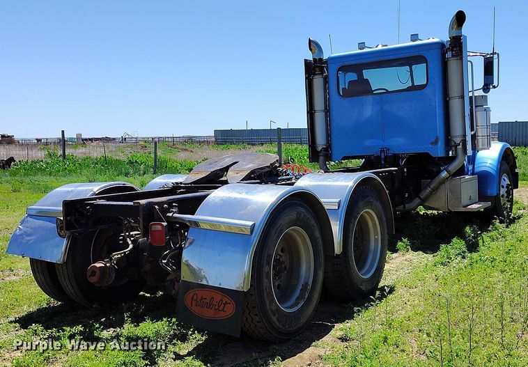 image for item DP4958 2010 Peterbilt  367 semi truck