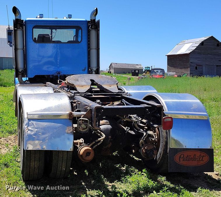 image for item DP4958 2010 Peterbilt  367 semi truck