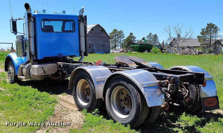 image for item DP4958 2010 Peterbilt  367 semi truck