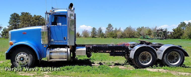 image for item DP4958 2010 Peterbilt  367 semi truck