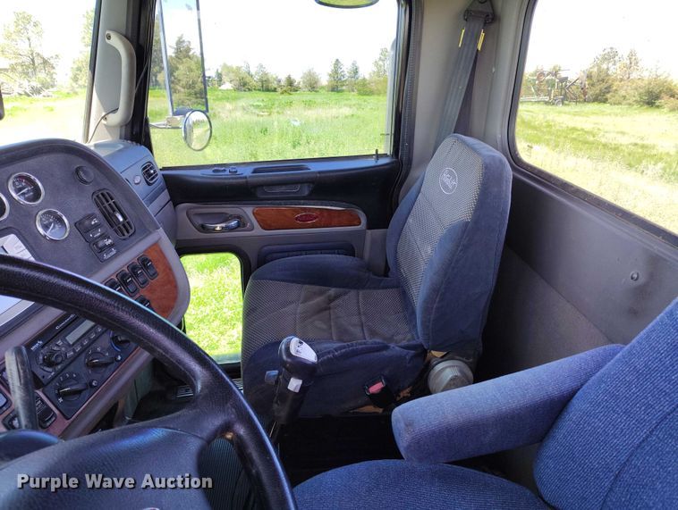 image for item DP4958 2010 Peterbilt  367 semi truck