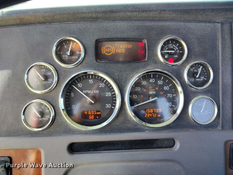 image for item DP4958 2010 Peterbilt  367 semi truck