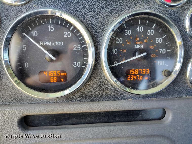 image for item DP4958 2010 Peterbilt  367 semi truck