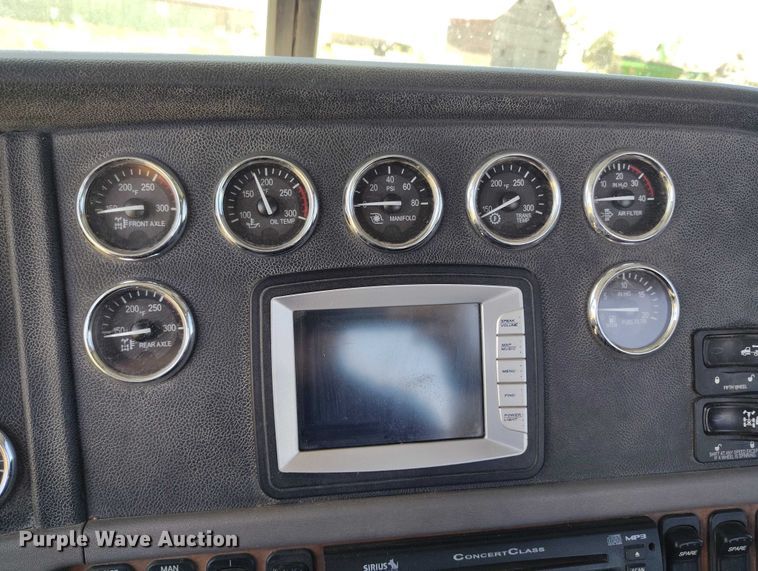 image for item DP4958 2010 Peterbilt  367 semi truck