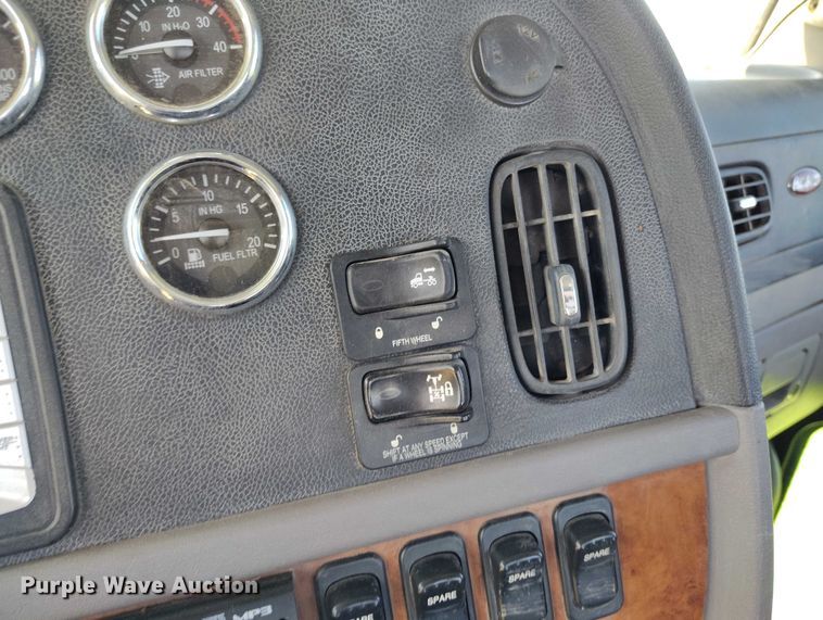 image for item DP4958 2010 Peterbilt  367 semi truck