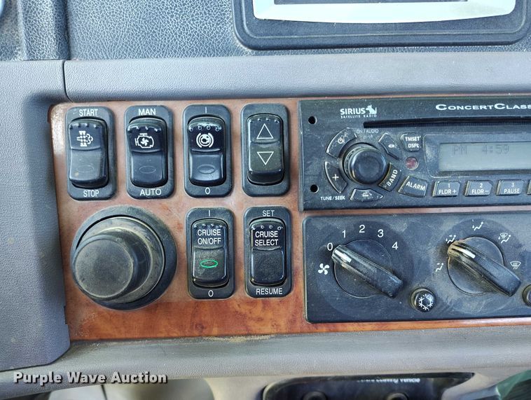 image for item DP4958 2010 Peterbilt  367 semi truck