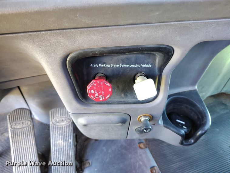 image for item DP4958 2010 Peterbilt  367 semi truck