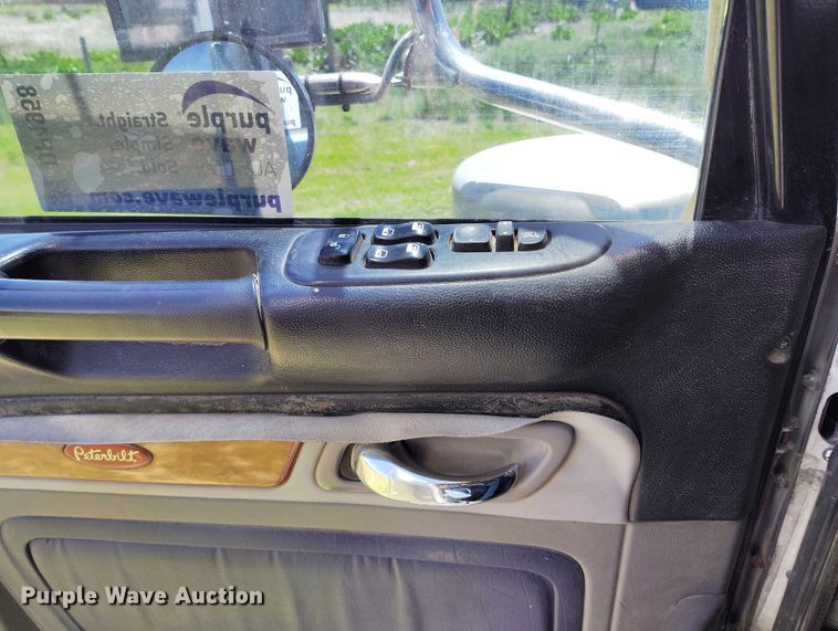image for item DP4958 2010 Peterbilt  367 semi truck