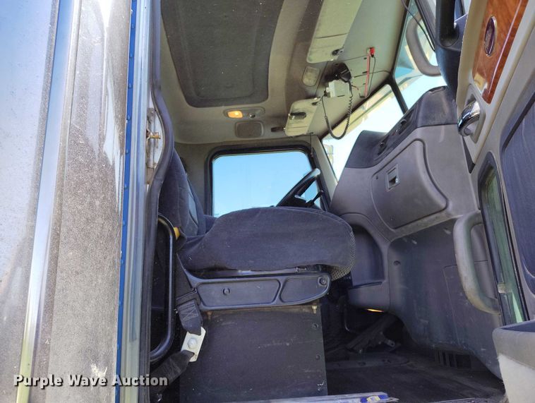 image for item DP4958 2010 Peterbilt  367 semi truck