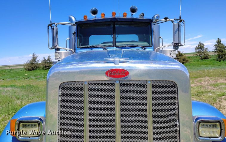 image for item DP4958 2010 Peterbilt  367 semi truck