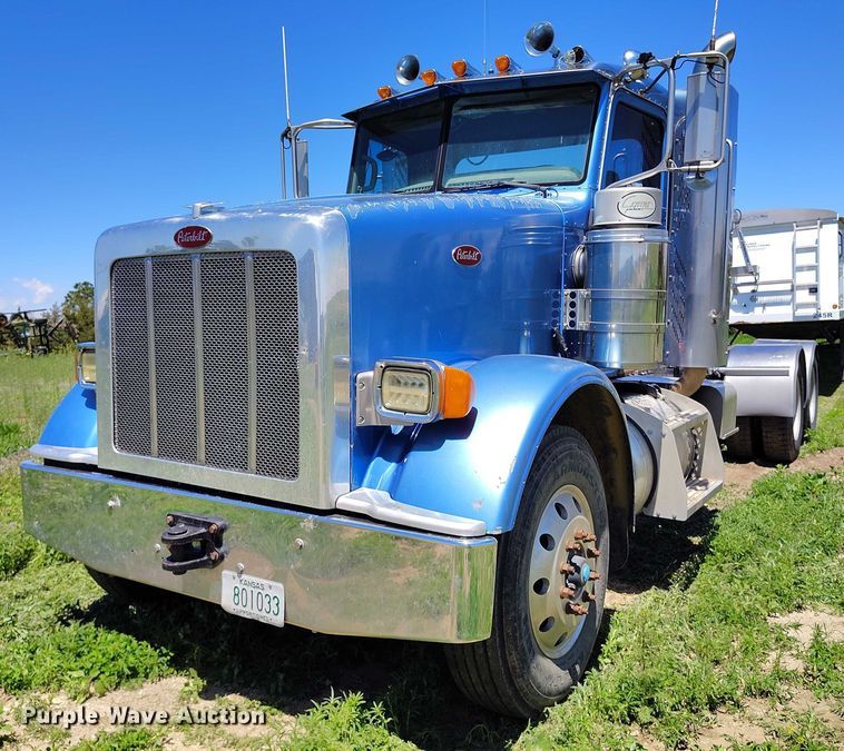 image for item DP4958 2010 Peterbilt  367 semi truck