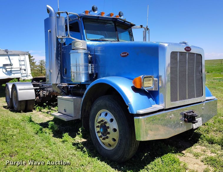 image for item DP4958 2010 Peterbilt  367 semi truck