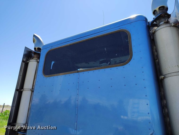 image for item DP4958 2010 Peterbilt  367 semi truck