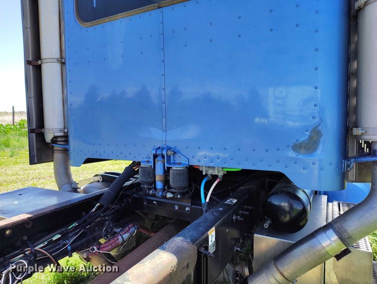 image for item DP4958 2010 Peterbilt  367 semi truck