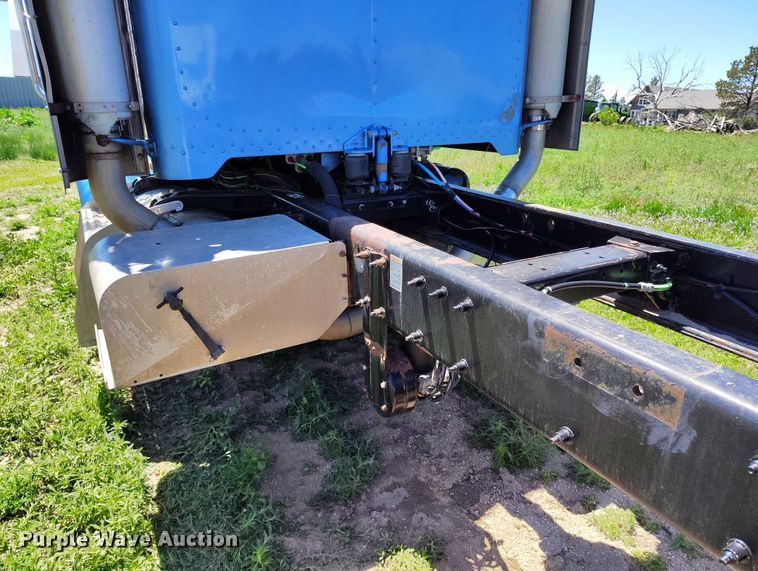 image for item DP4958 2010 Peterbilt  367 semi truck