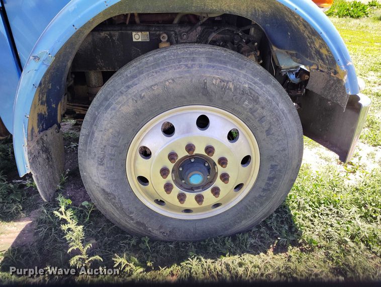 image for item DP4958 2010 Peterbilt  367 semi truck