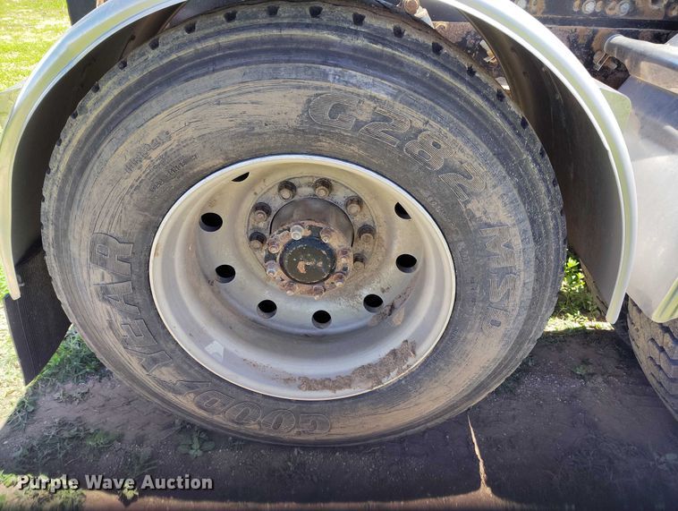 image for item DP4958 2010 Peterbilt  367 semi truck