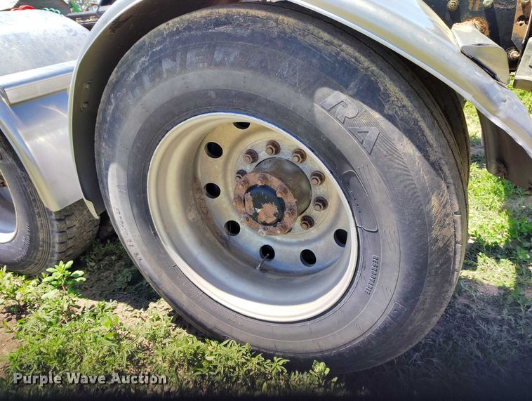 image for item DP4958 2010 Peterbilt  367 semi truck