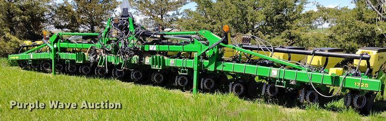 image for item DP4960 2015 John Deere 1725 planter