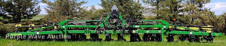 image for item DP4960 2015 John Deere 1725 planter