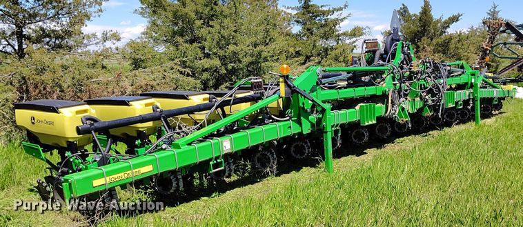 image for item DP4960 2015 John Deere 1725 planter