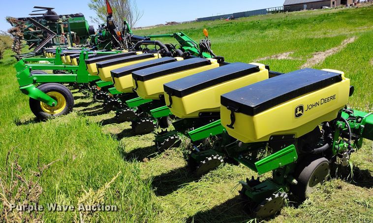 image for item DP4960 2015 John Deere 1725 planter