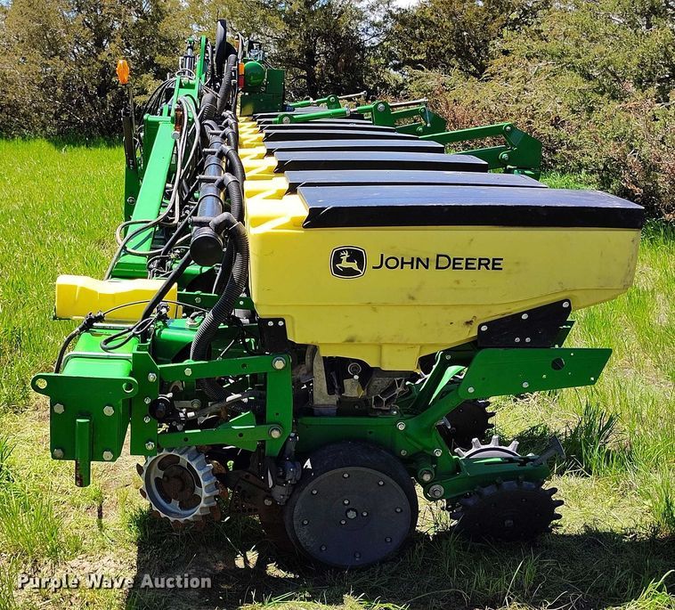 image for item DP4960 2015 John Deere 1725 planter
