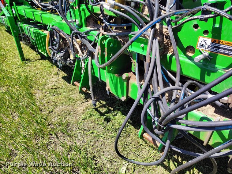 image for item DP4960 2015 John Deere 1725 planter