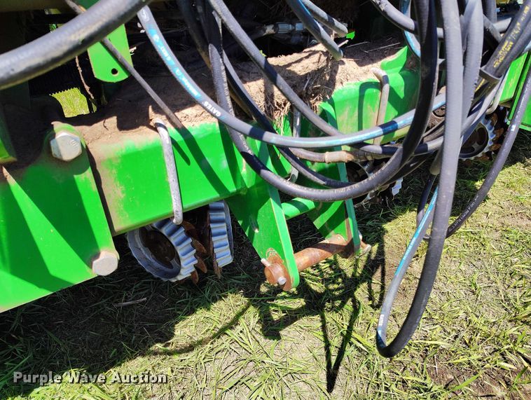 image for item DP4960 2015 John Deere 1725 planter