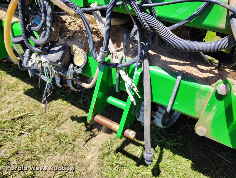 image for item DP4960 2015 John Deere 1725 planter