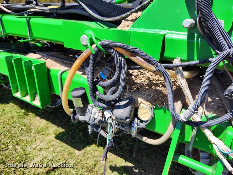 image for item DP4960 2015 John Deere 1725 planter