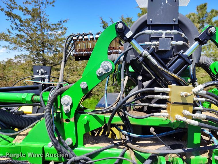 image for item DP4960 2015 John Deere 1725 planter
