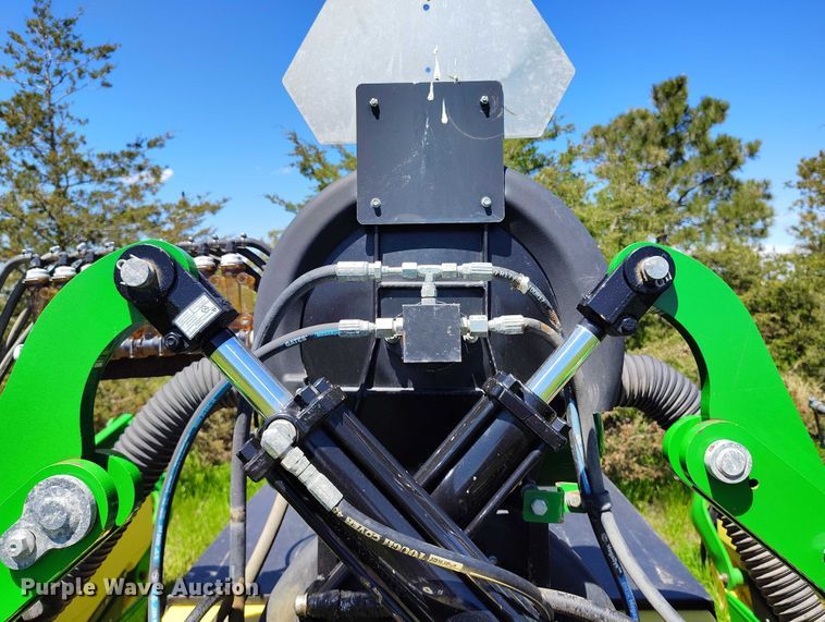 image for item DP4960 2015 John Deere 1725 planter