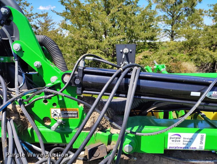 image for item DP4960 2015 John Deere 1725 planter