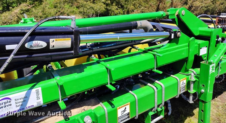 image for item DP4960 2015 John Deere 1725 planter