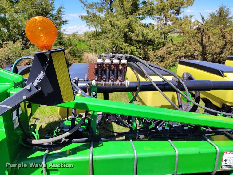 image for item DP4960 2015 John Deere 1725 planter