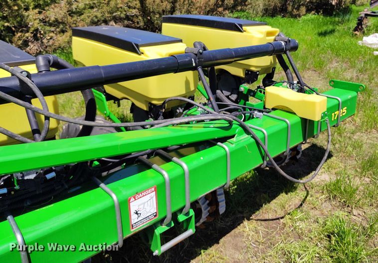 image for item DP4960 2015 John Deere 1725 planter