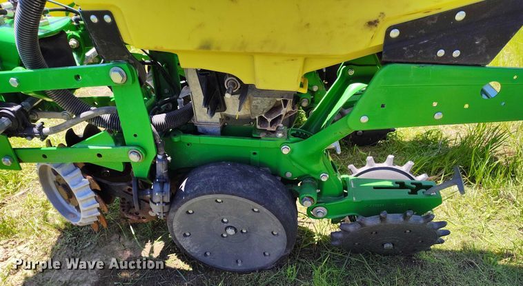 image for item DP4960 2015 John Deere 1725 planter