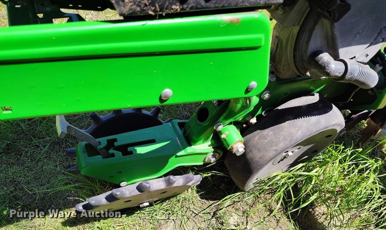 image for item DP4960 2015 John Deere 1725 planter
