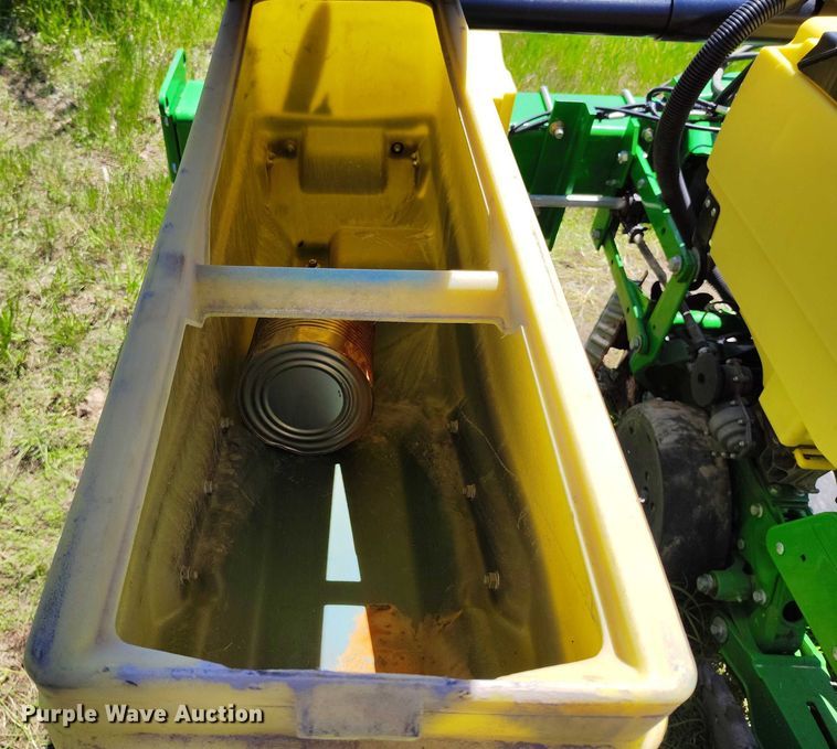 image for item DP4960 2015 John Deere 1725 planter