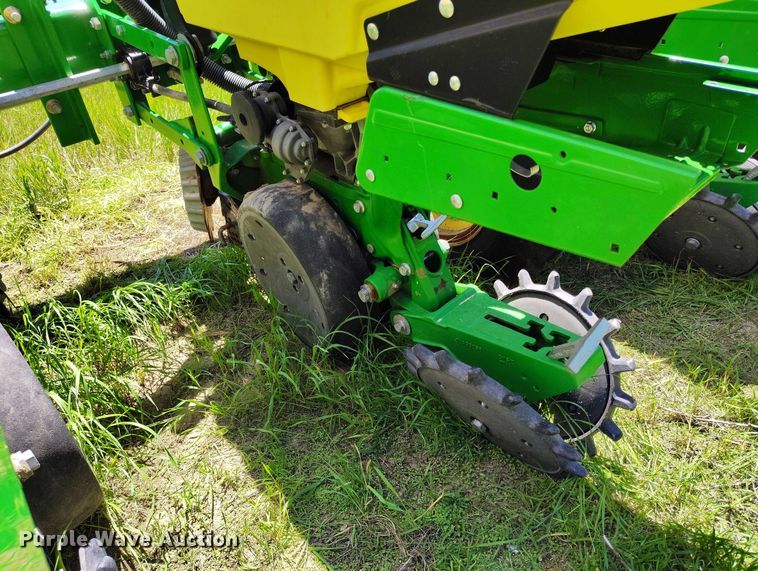 image for item DP4960 2015 John Deere 1725 planter