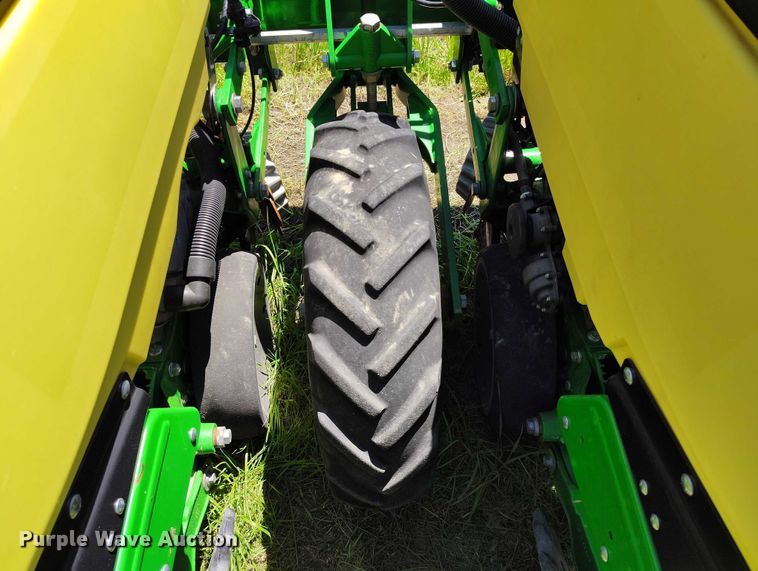 image for item DP4960 2015 John Deere 1725 planter