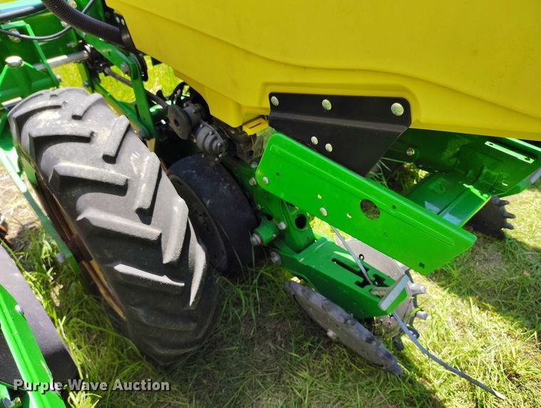 image for item DP4960 2015 John Deere 1725 planter