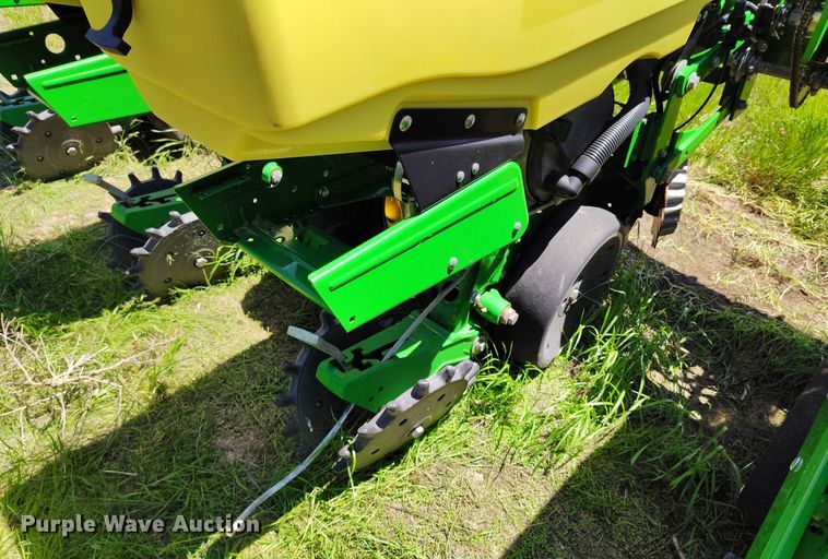 image for item DP4960 2015 John Deere 1725 planter
