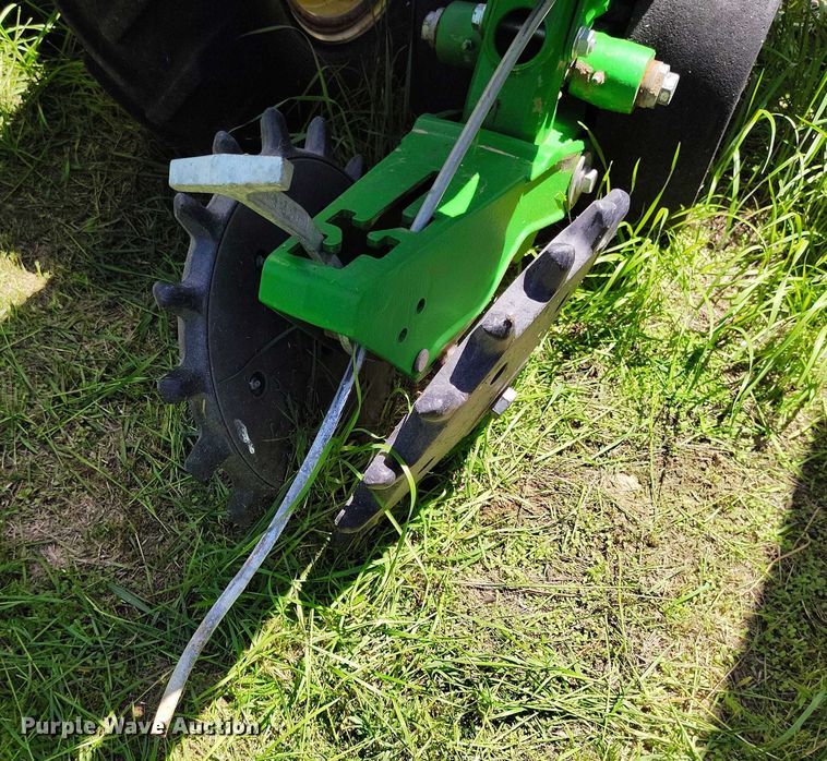 image for item DP4960 2015 John Deere 1725 planter