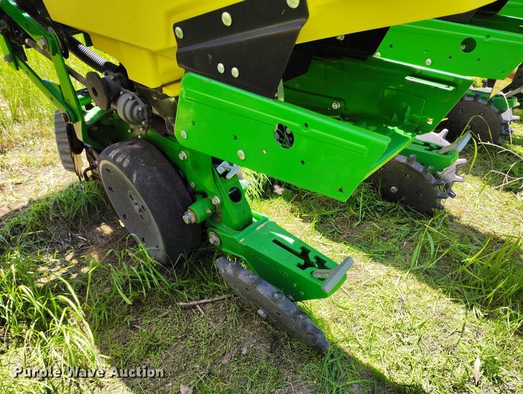 image for item DP4960 2015 John Deere 1725 planter
