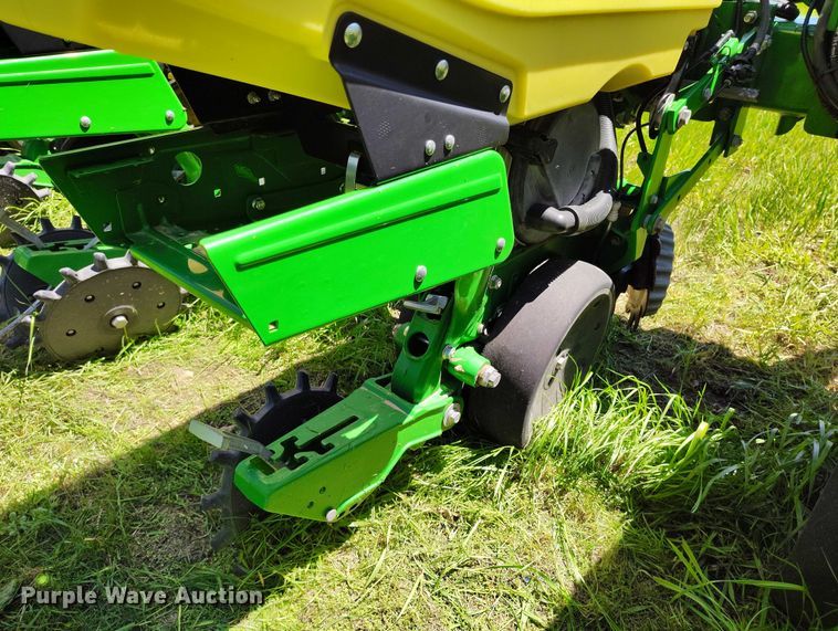image for item DP4960 2015 John Deere 1725 planter