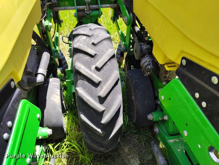 image for item DP4960 2015 John Deere 1725 planter